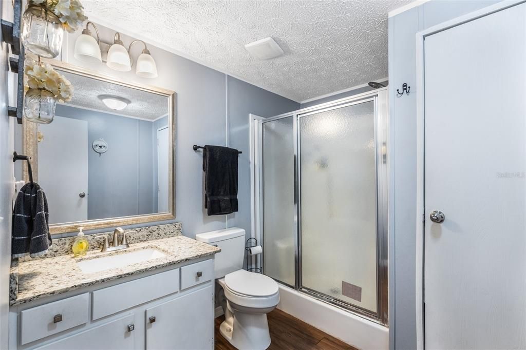 На продажу: $295,000 (4 спален, 2 ванн, 2128 Квадратных фут)