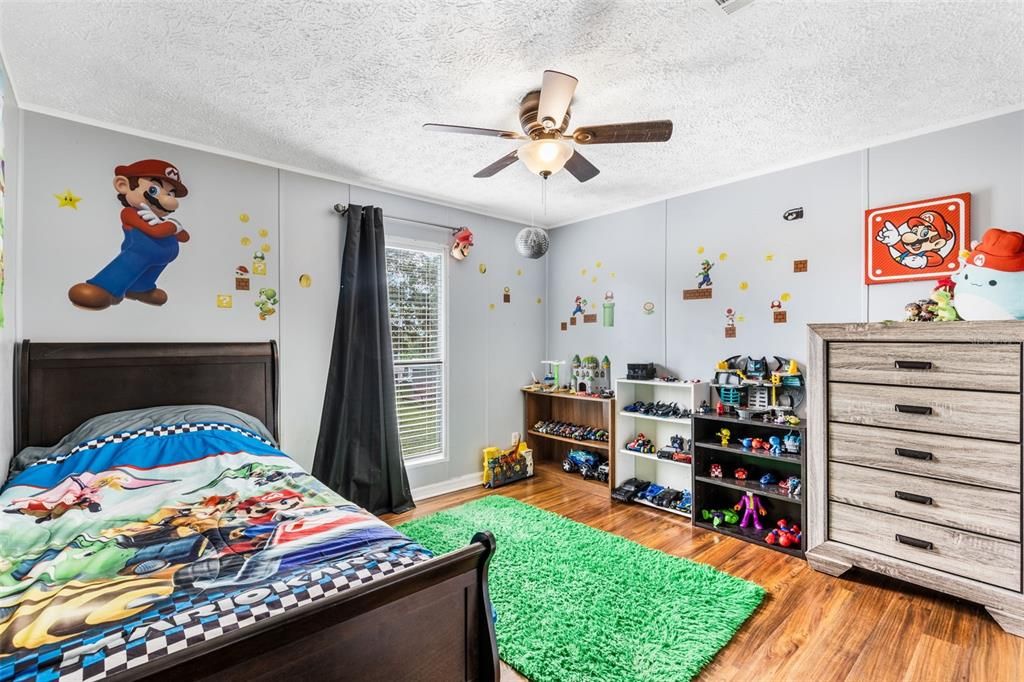 На продажу: $295,000 (4 спален, 2 ванн, 2128 Квадратных фут)