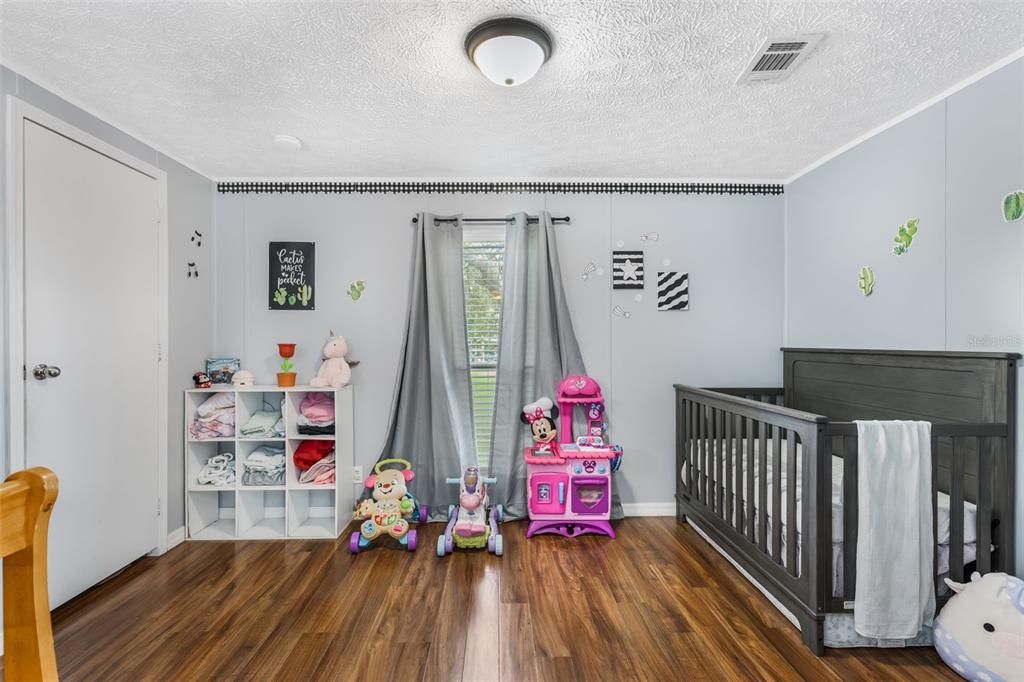 На продажу: $295,000 (4 спален, 2 ванн, 2128 Квадратных фут)