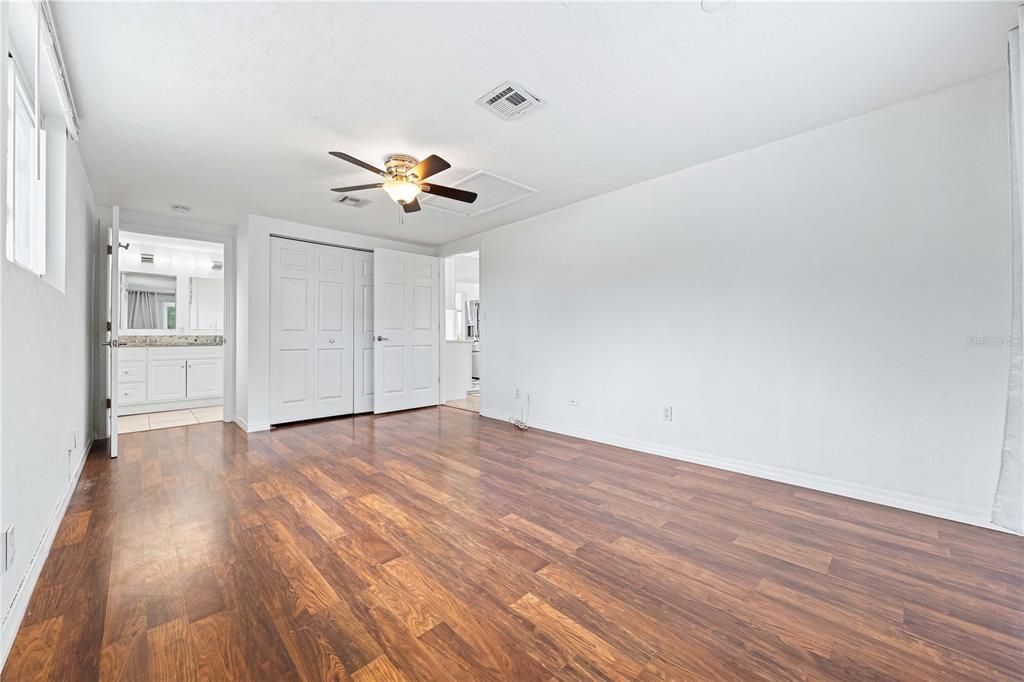 出租: $3,500 (3 贝兹, 2 浴室, 1262 平方英尺)