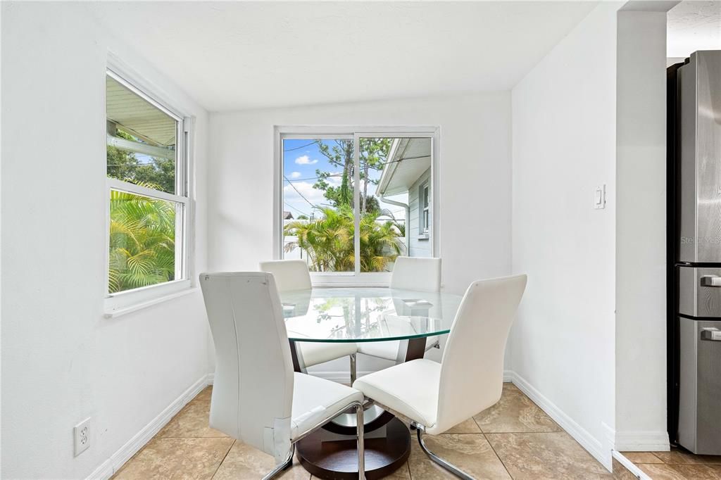 出租: $3,500 (3 贝兹, 2 浴室, 1262 平方英尺)