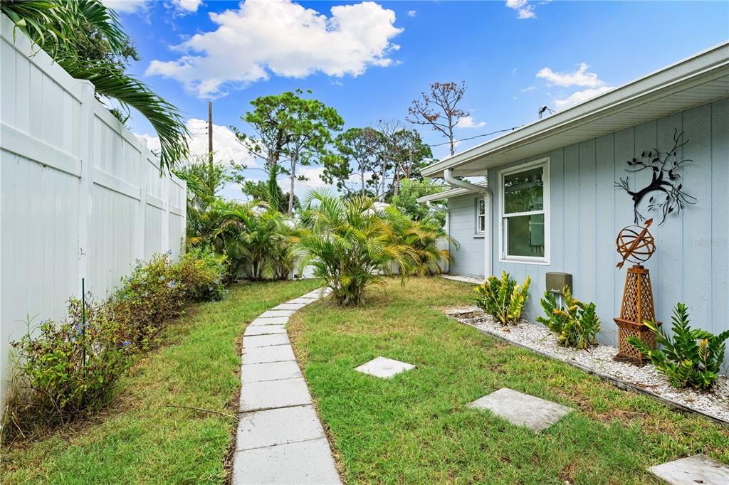 出租: $3,500 (3 贝兹, 2 浴室, 1262 平方英尺)