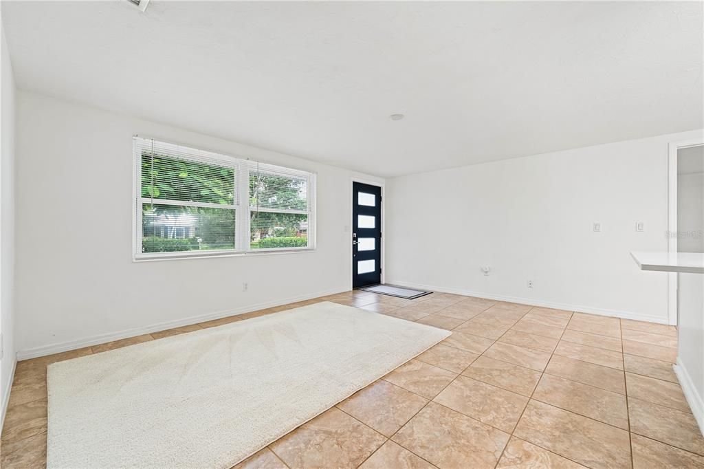 出租: $3,500 (3 贝兹, 2 浴室, 1262 平方英尺)