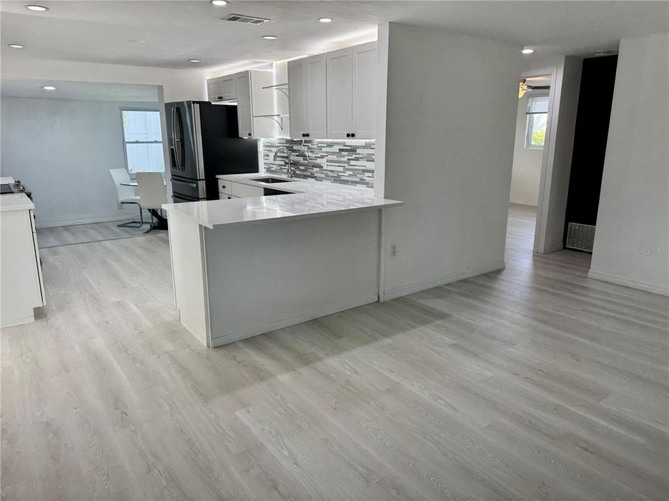 出租: $3,500 (3 贝兹, 2 浴室, 1262 平方英尺)