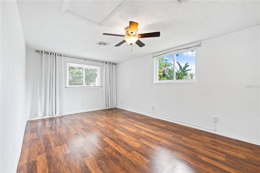 出租: $3,500 (3 贝兹, 2 浴室, 1262 平方英尺)