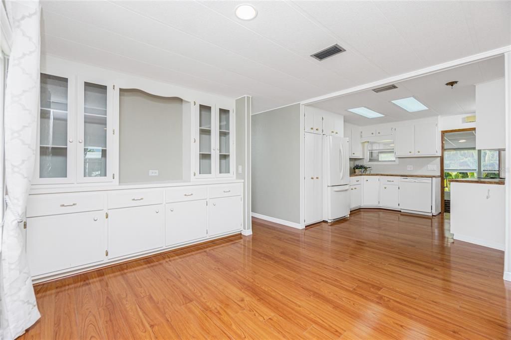 Active With Contract: $164,900 (2 beds, 2 baths, 1248 Square Feet)