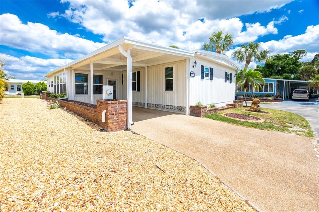 Active With Contract: $164,900 (2 beds, 2 baths, 1248 Square Feet)