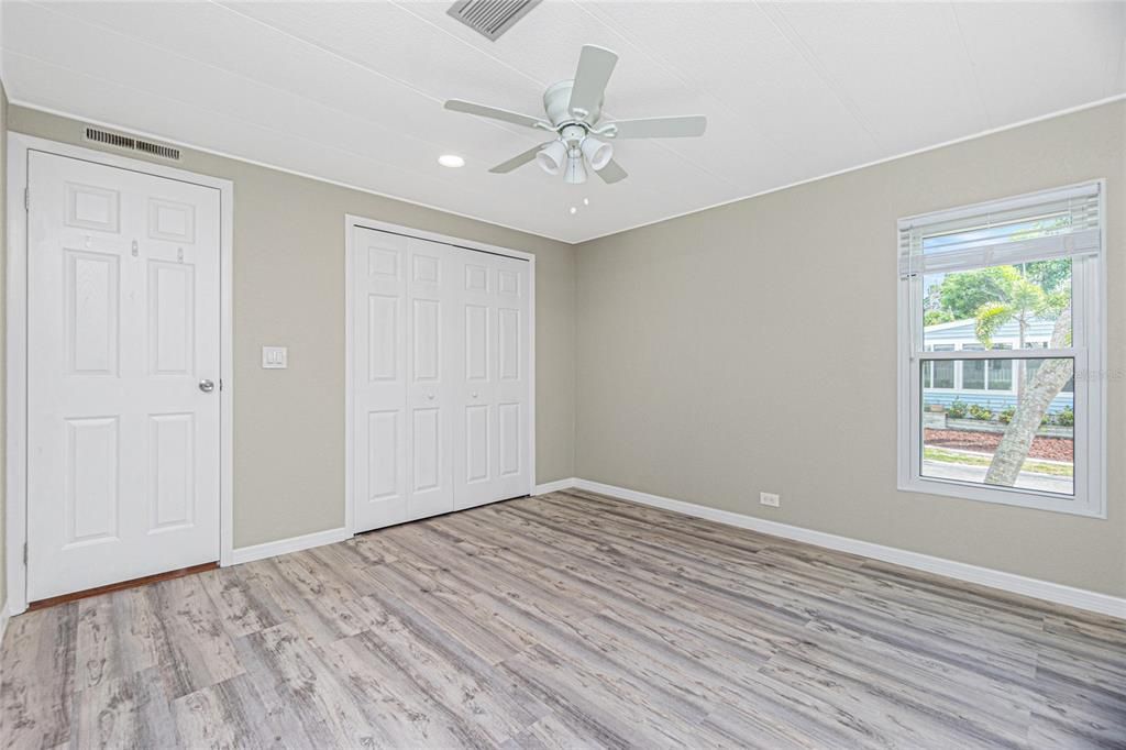 Active With Contract: $164,900 (2 beds, 2 baths, 1248 Square Feet)