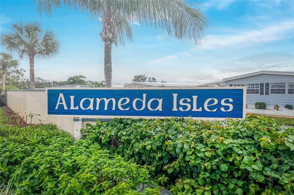 Active With Contract: $164,900 (2 beds, 2 baths, 1248 Square Feet)