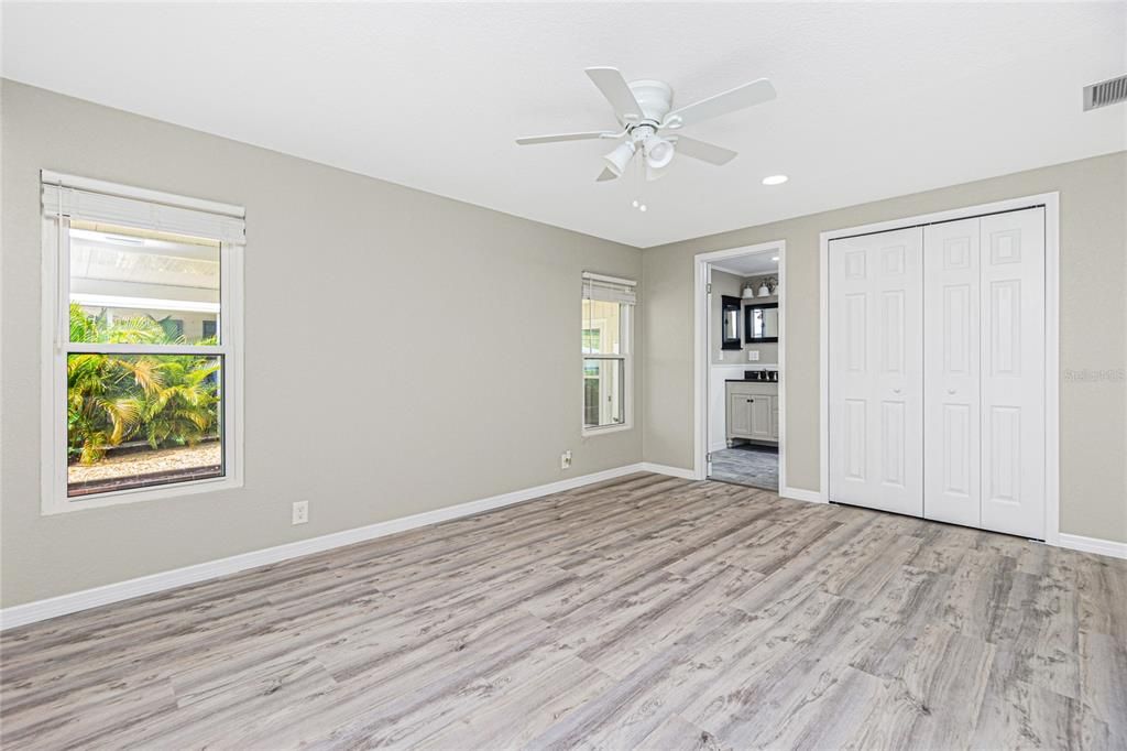 Active With Contract: $164,900 (2 beds, 2 baths, 1248 Square Feet)