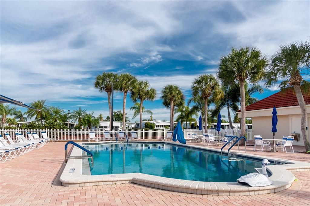 Active With Contract: $164,900 (2 beds, 2 baths, 1248 Square Feet)