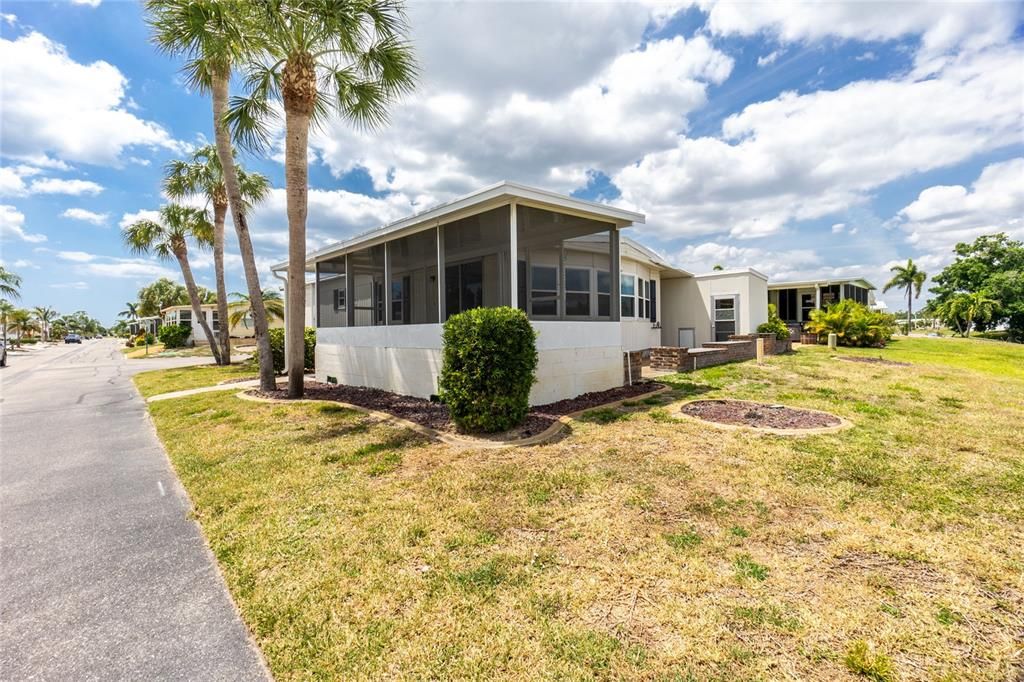 Active With Contract: $164,900 (2 beds, 2 baths, 1248 Square Feet)