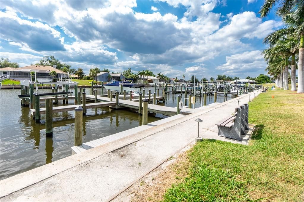 Active With Contract: $164,900 (2 beds, 2 baths, 1248 Square Feet)