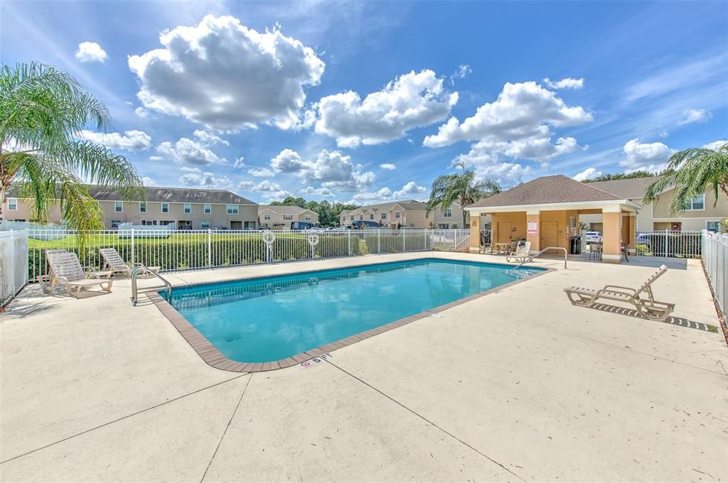 出租: $1,800 (3 贝兹, 2 浴室, 1576 平方英尺)