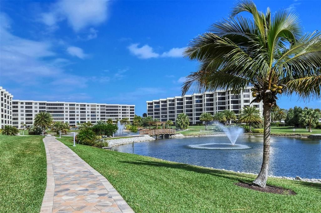 Active With Contract: $1,395,000 (2 beds, 2 baths, 1471 Square Feet)