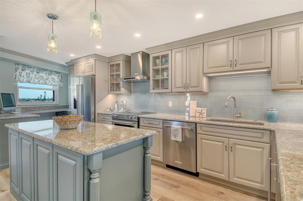 Active With Contract: $1,395,000 (2 beds, 2 baths, 1471 Square Feet)