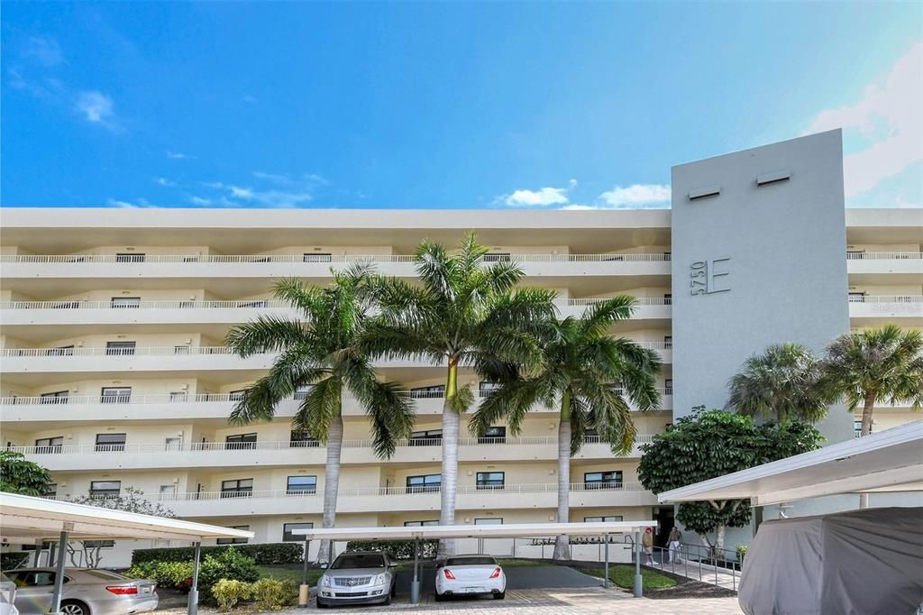 Active With Contract: $1,395,000 (2 beds, 2 baths, 1471 Square Feet)