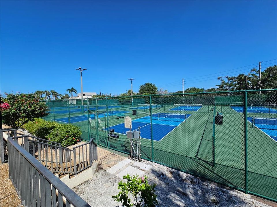 Active With Contract: $1,395,000 (2 beds, 2 baths, 1471 Square Feet)