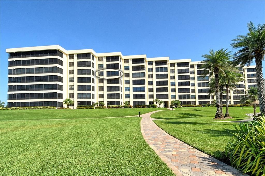 Active With Contract: $1,395,000 (2 beds, 2 baths, 1471 Square Feet)