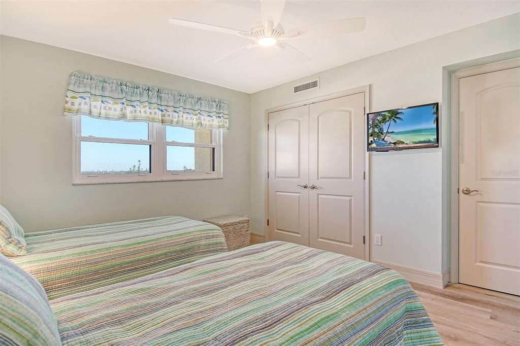 Active With Contract: $1,395,000 (2 beds, 2 baths, 1471 Square Feet)