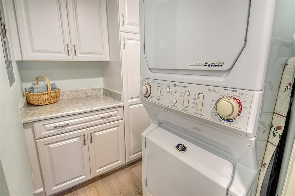 Active With Contract: $1,395,000 (2 beds, 2 baths, 1471 Square Feet)