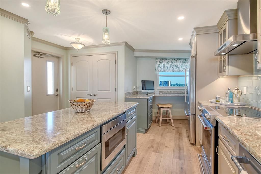 Active With Contract: $1,395,000 (2 beds, 2 baths, 1471 Square Feet)