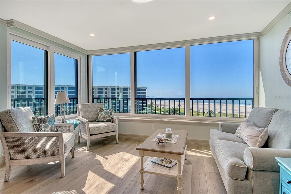 Active With Contract: $1,395,000 (2 beds, 2 baths, 1471 Square Feet)
