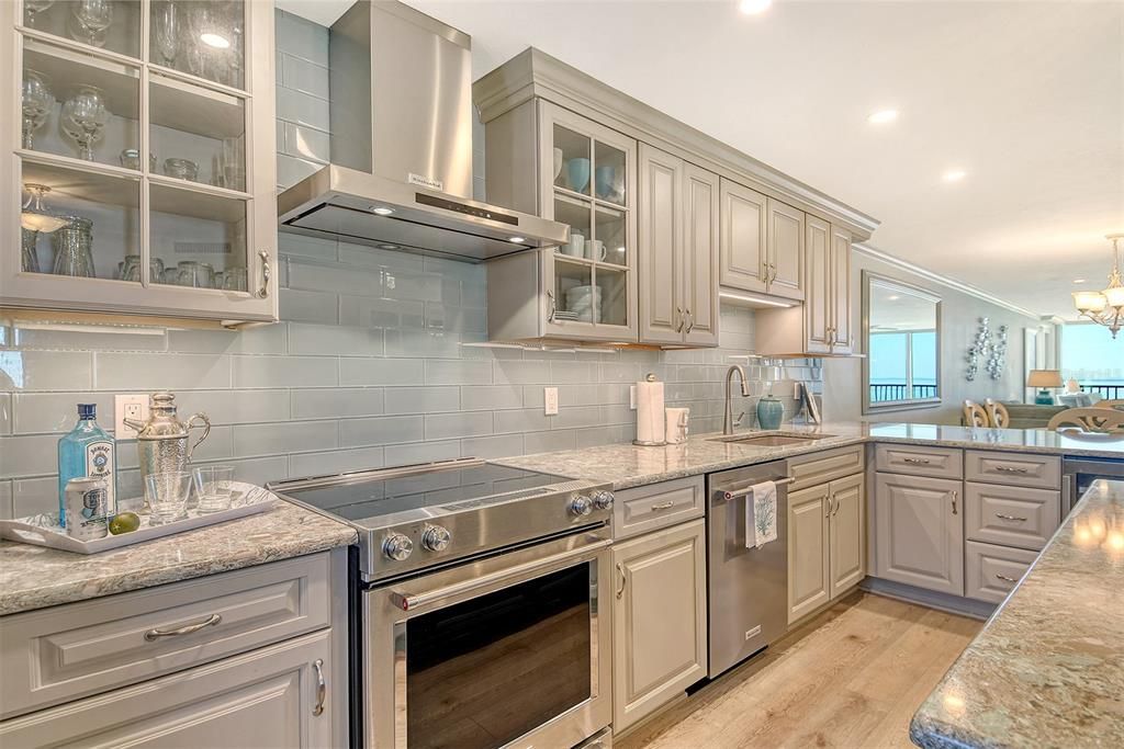 Active With Contract: $1,395,000 (2 beds, 2 baths, 1471 Square Feet)