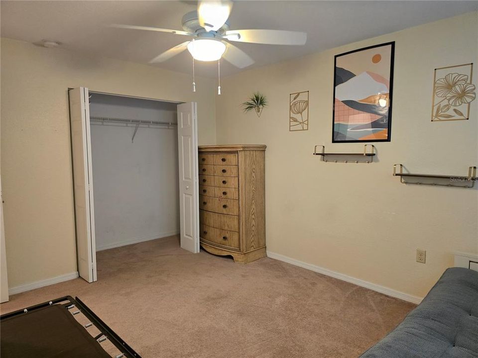 合同活跃: $217,116 (3 贝兹, 2 浴室, 1802 平方英尺)