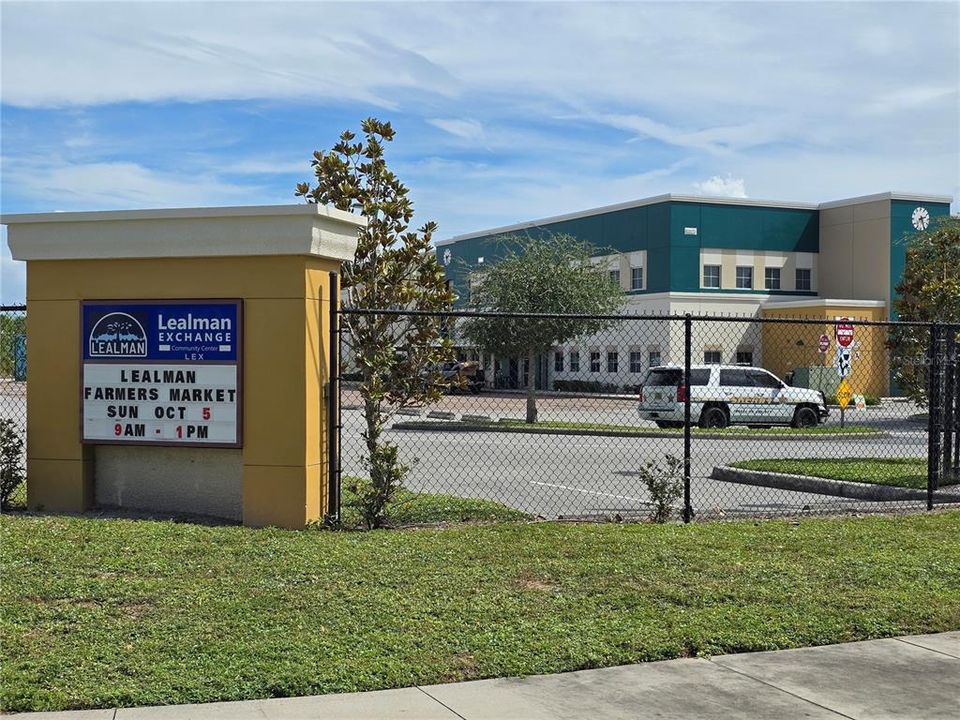 合同活跃: $217,116 (3 贝兹, 2 浴室, 1802 平方英尺)