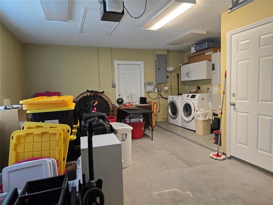 合同活跃: $217,116 (3 贝兹, 2 浴室, 1802 平方英尺)