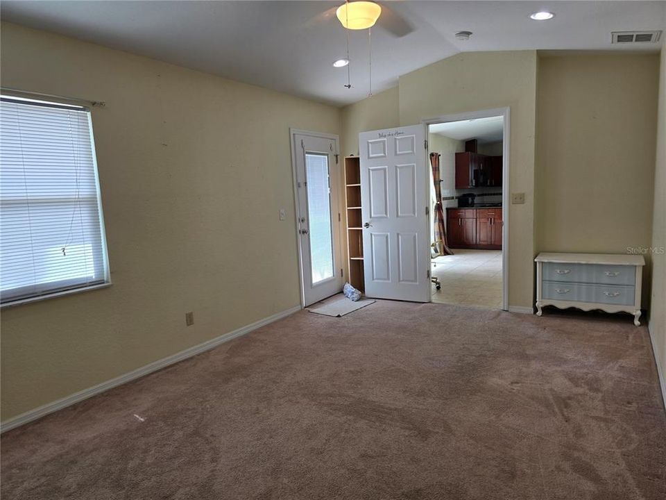 合同活跃: $217,116 (3 贝兹, 2 浴室, 1802 平方英尺)