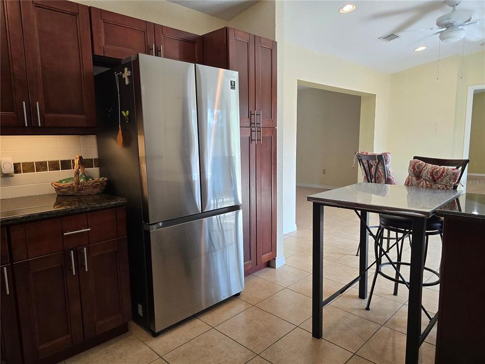 合同活跃: $217,116 (3 贝兹, 2 浴室, 1802 平方英尺)