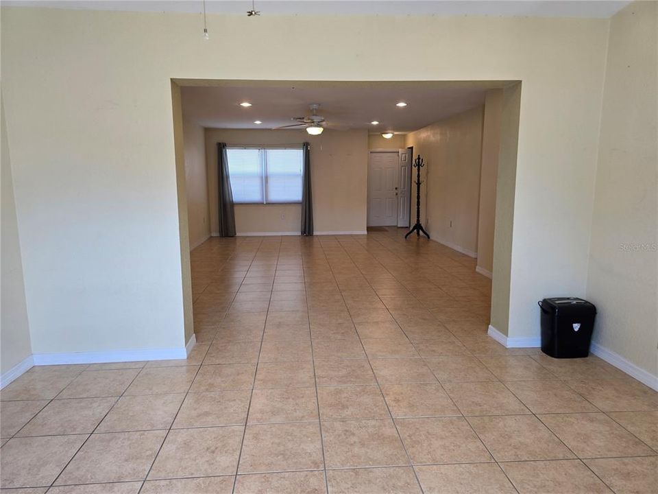 合同活跃: $217,116 (3 贝兹, 2 浴室, 1802 平方英尺)