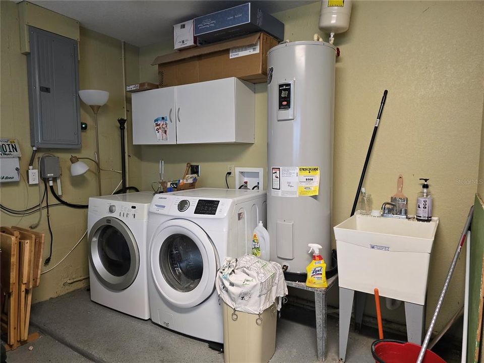 合同活跃: $217,116 (3 贝兹, 2 浴室, 1802 平方英尺)