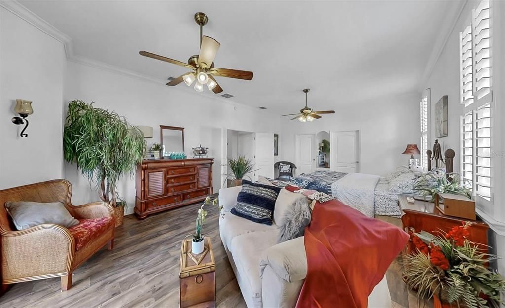 Active With Contract: $899,000 (5 beds, 4 baths, 3638 Square Feet)