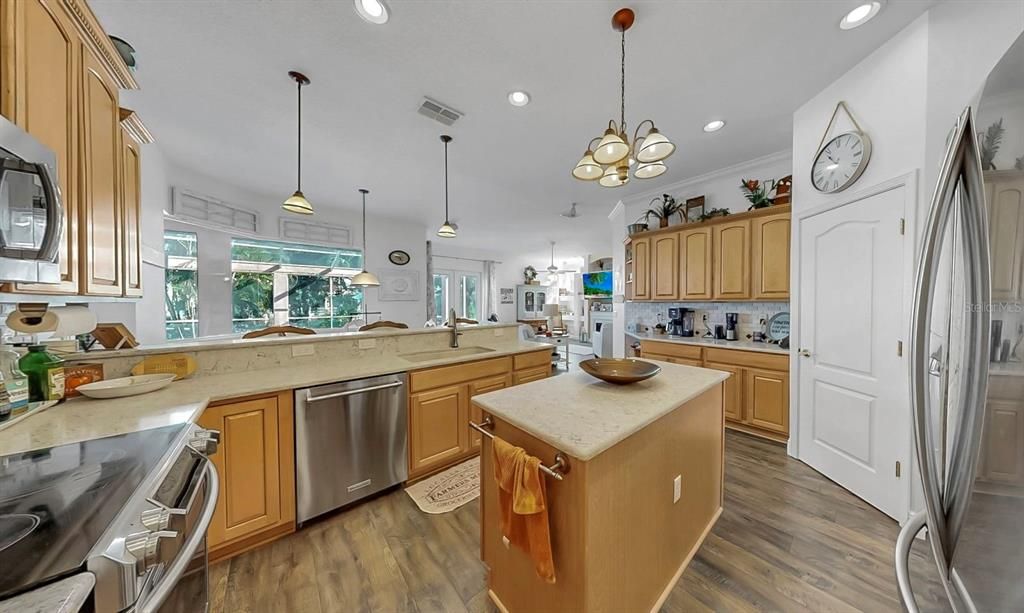 Active With Contract: $899,000 (5 beds, 4 baths, 3638 Square Feet)