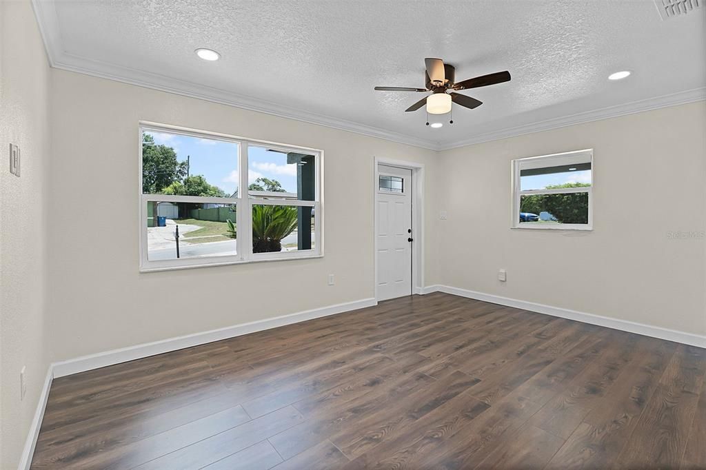 Active With Contract: $230,000 (4 beds, 1 baths, 972 Square Feet)