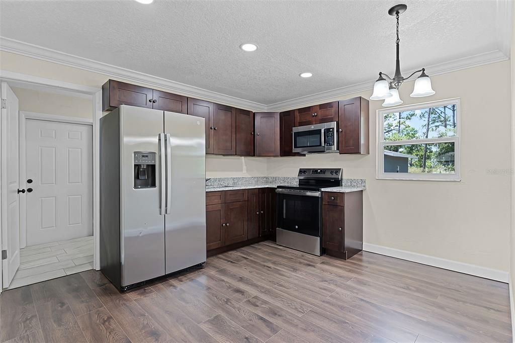 Active With Contract: $230,000 (4 beds, 1 baths, 972 Square Feet)