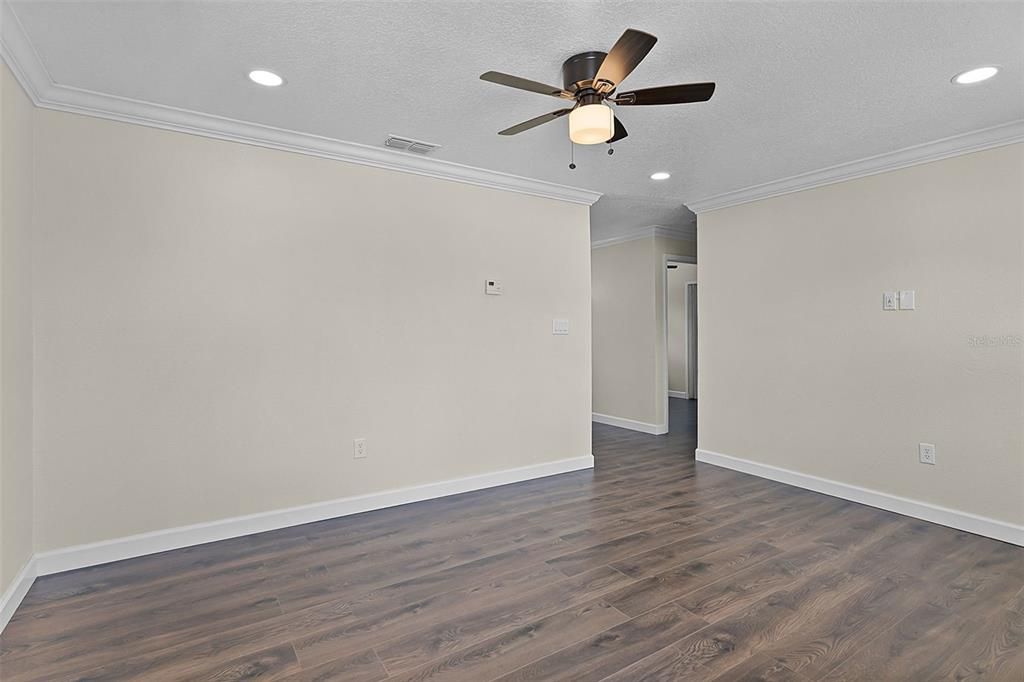 Active With Contract: $230,000 (4 beds, 1 baths, 972 Square Feet)