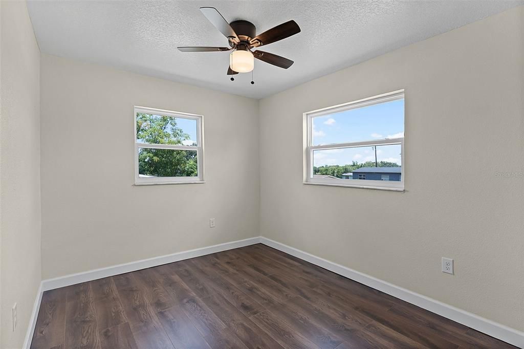 Active With Contract: $230,000 (4 beds, 1 baths, 972 Square Feet)