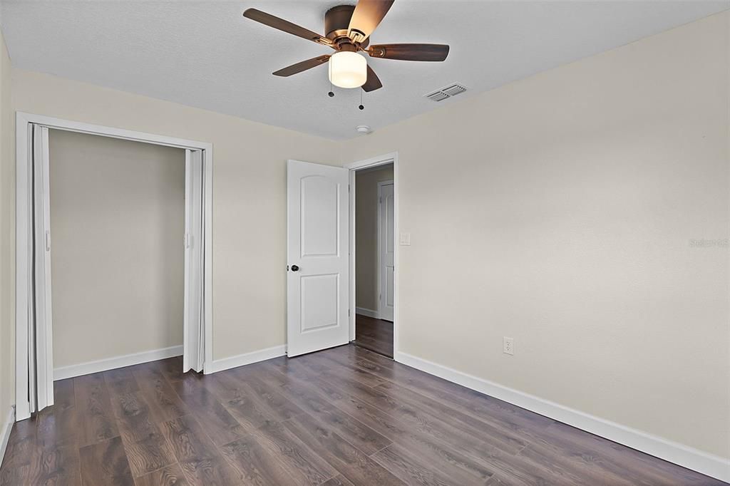 Active With Contract: $230,000 (4 beds, 1 baths, 972 Square Feet)