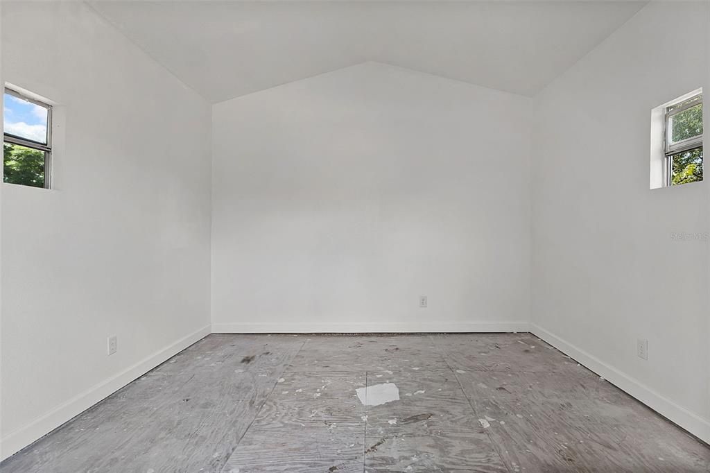 Active With Contract: $230,000 (4 beds, 1 baths, 972 Square Feet)