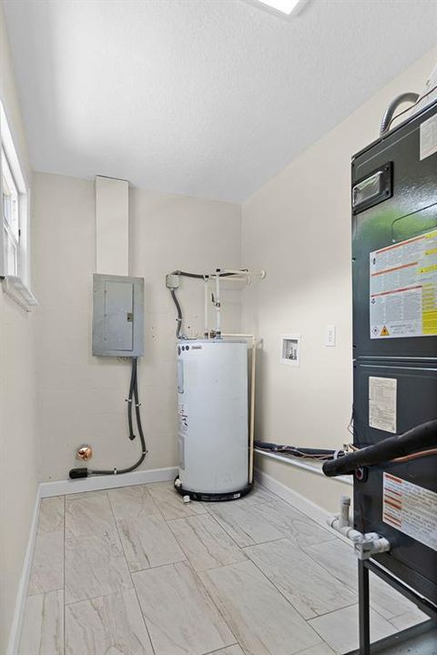 Active With Contract: $230,000 (4 beds, 1 baths, 972 Square Feet)