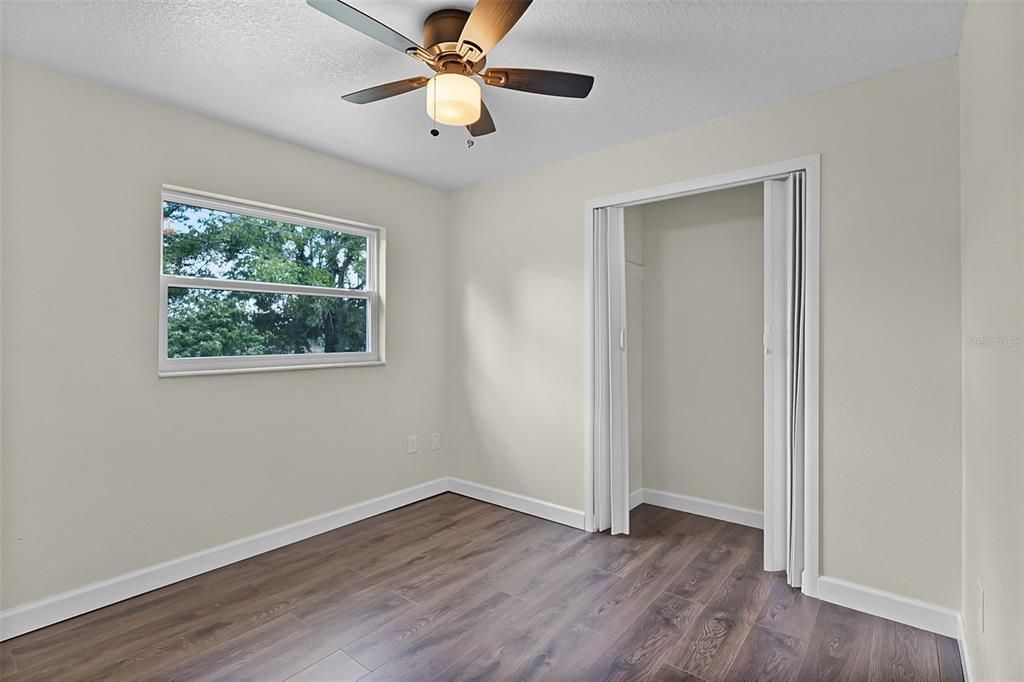 Active With Contract: $230,000 (4 beds, 1 baths, 972 Square Feet)