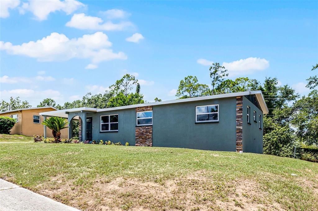 Active With Contract: $230,000 (4 beds, 1 baths, 972 Square Feet)