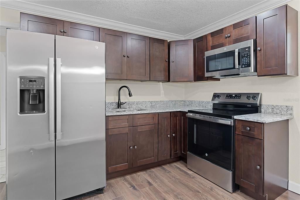 Active With Contract: $230,000 (4 beds, 1 baths, 972 Square Feet)