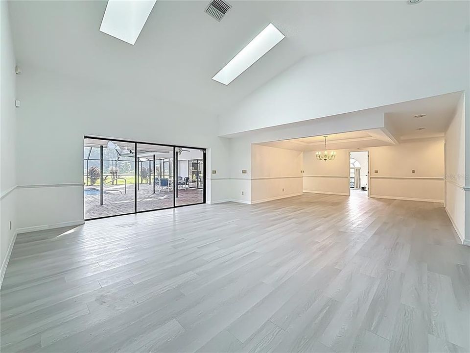 En Venta: $579,000 (5 camas, 3 baños, 3084 Pies cuadrados)