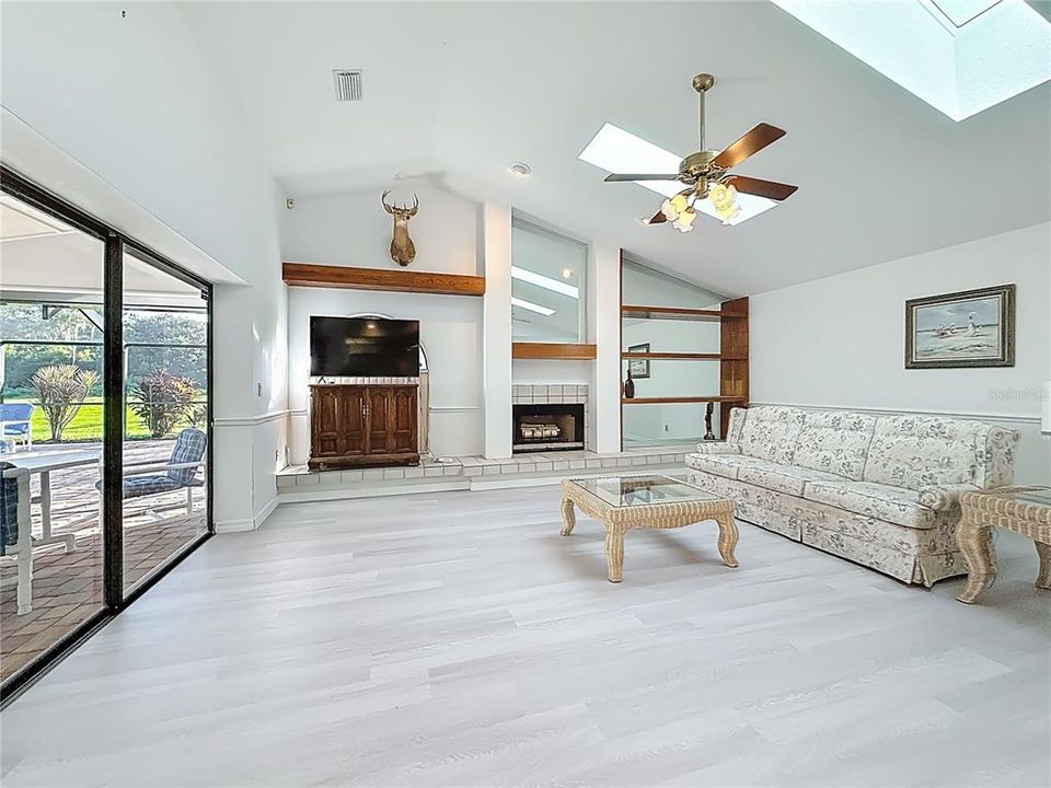 En Venta: $579,000 (5 camas, 3 baños, 3084 Pies cuadrados)