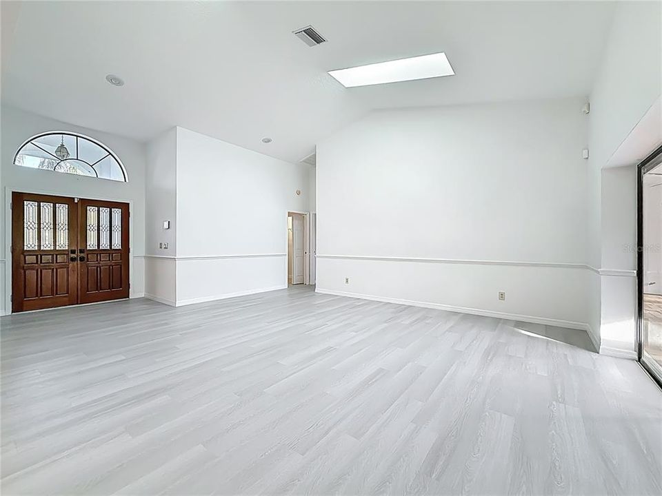 En Venta: $579,000 (5 camas, 3 baños, 3084 Pies cuadrados)